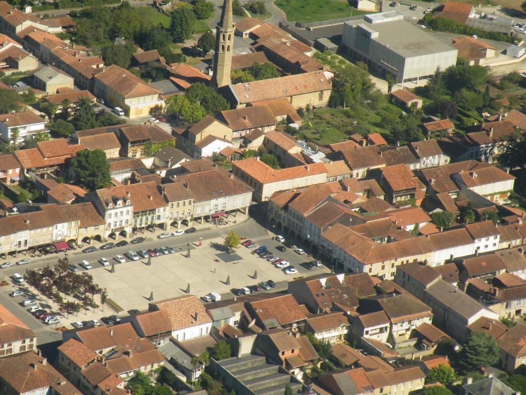 Logis Le Relais Du Bastidou Hotel Beaumarches Exterior photo