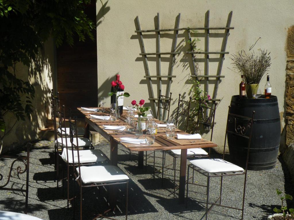 Logis Le Relais Du Bastidou Hotel Beaumarches Exterior photo