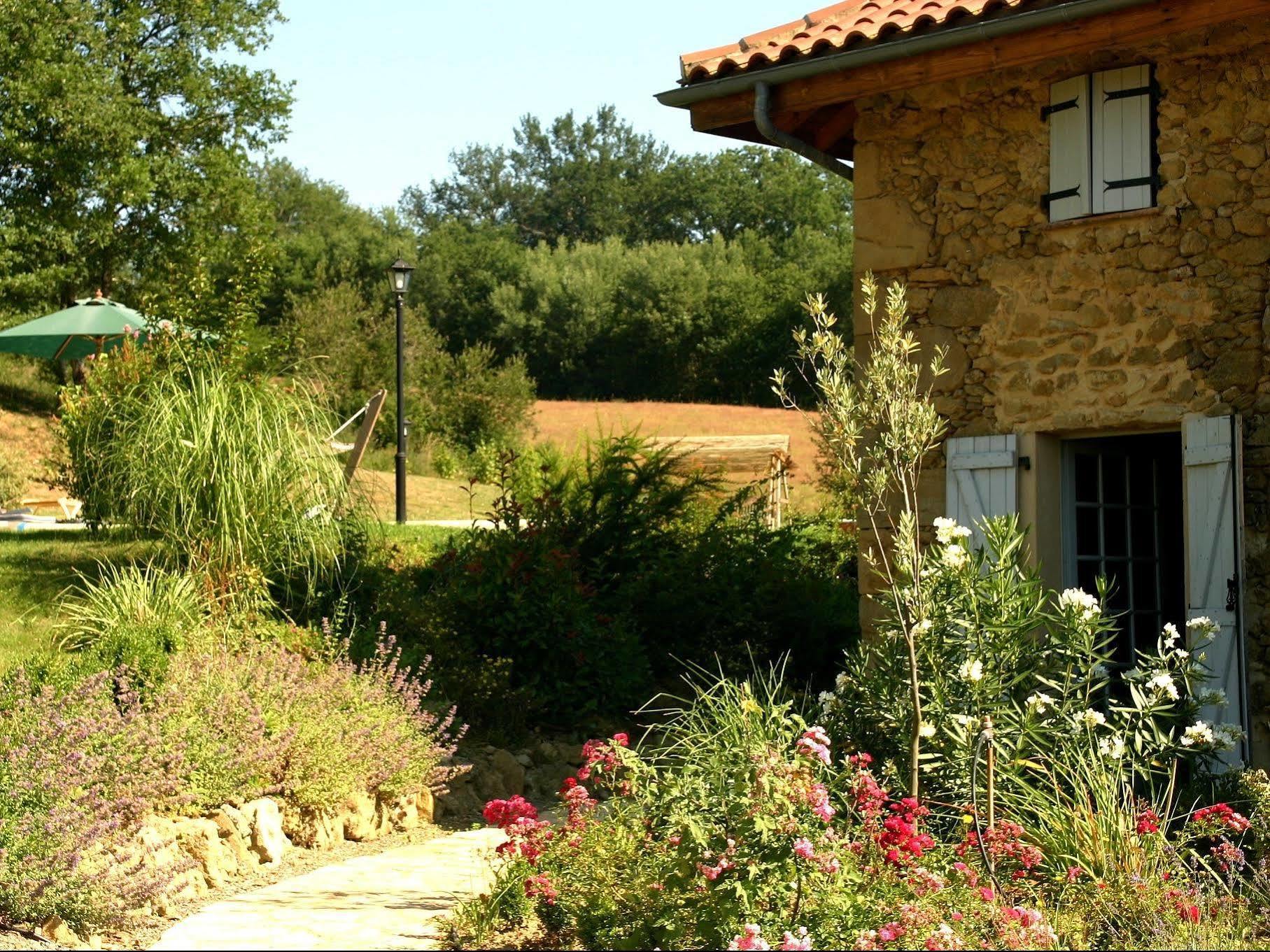 Logis Le Relais Du Bastidou Hotel Beaumarches Exterior photo