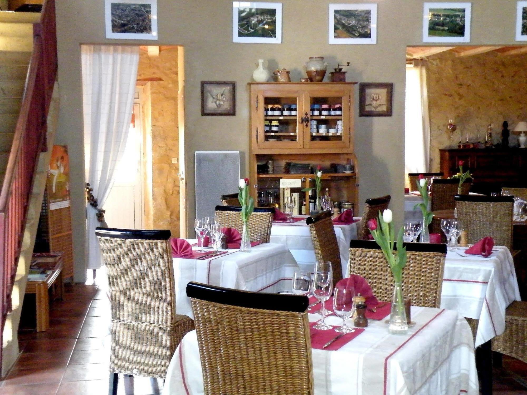 Logis Le Relais Du Bastidou Hotel Beaumarches Exterior photo