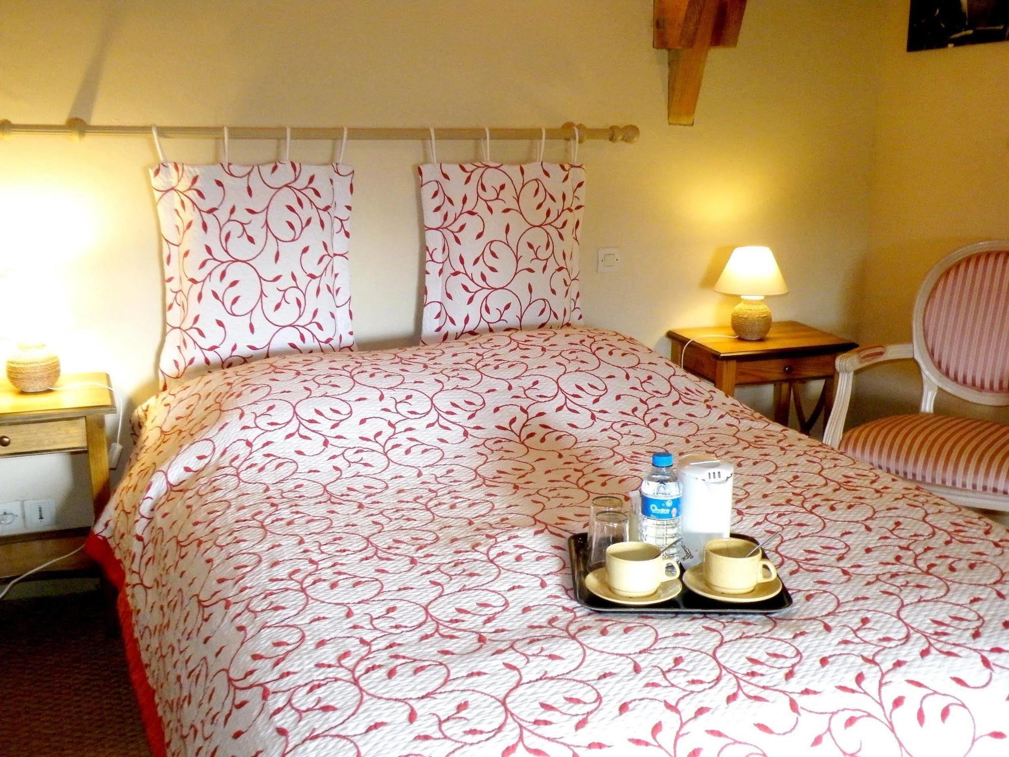 Logis Le Relais Du Bastidou Hotel Beaumarches Exterior photo